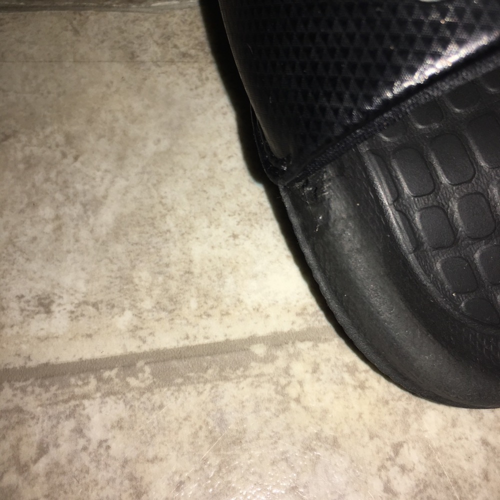 🧩Kids Adidas Slides Size 1🧩 - Picture 6 of 7